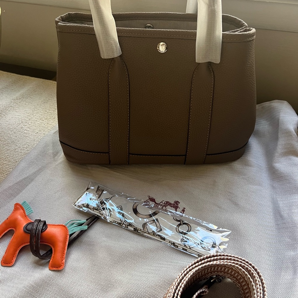 New Elegant Garden Party Etoupe Tote Bag